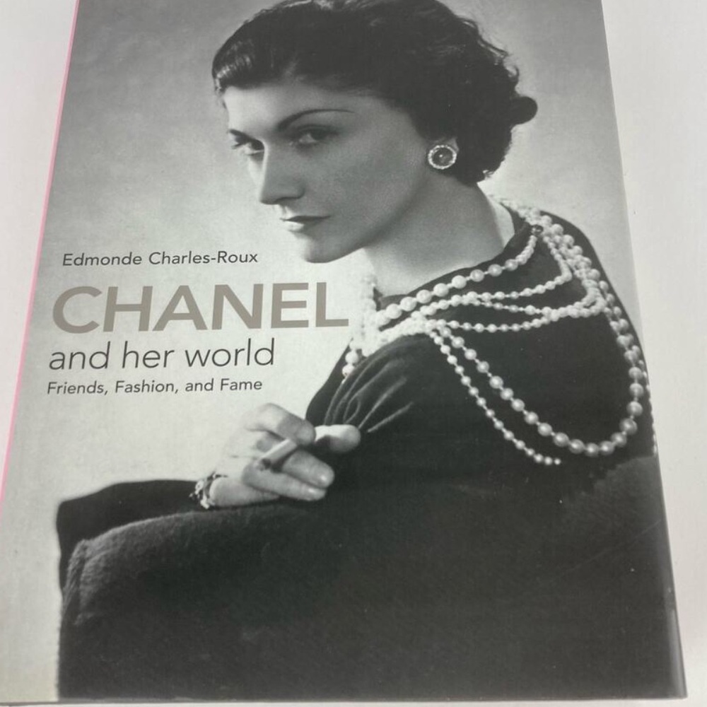 Chanel and Her World Book Hardcover Author Charles-Roux, Edmonde Good Condition